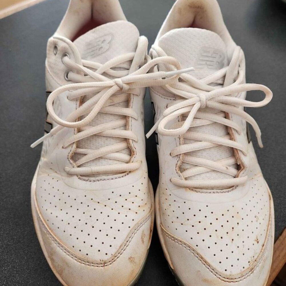 Women's New Balance Softball Cleats Size 9